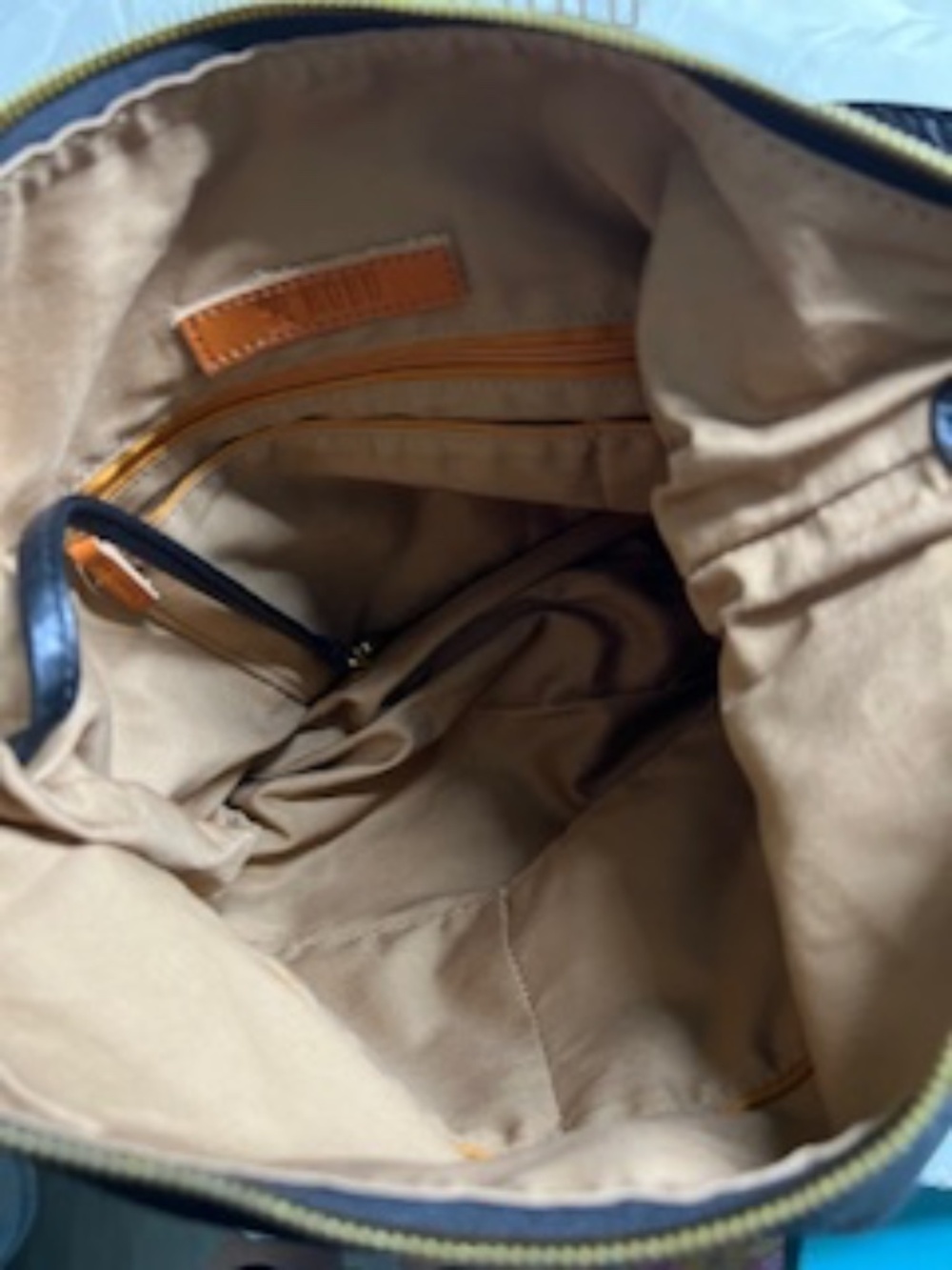 HOBO Merrin convertible shoulder/backpack - Picture 4 of 7